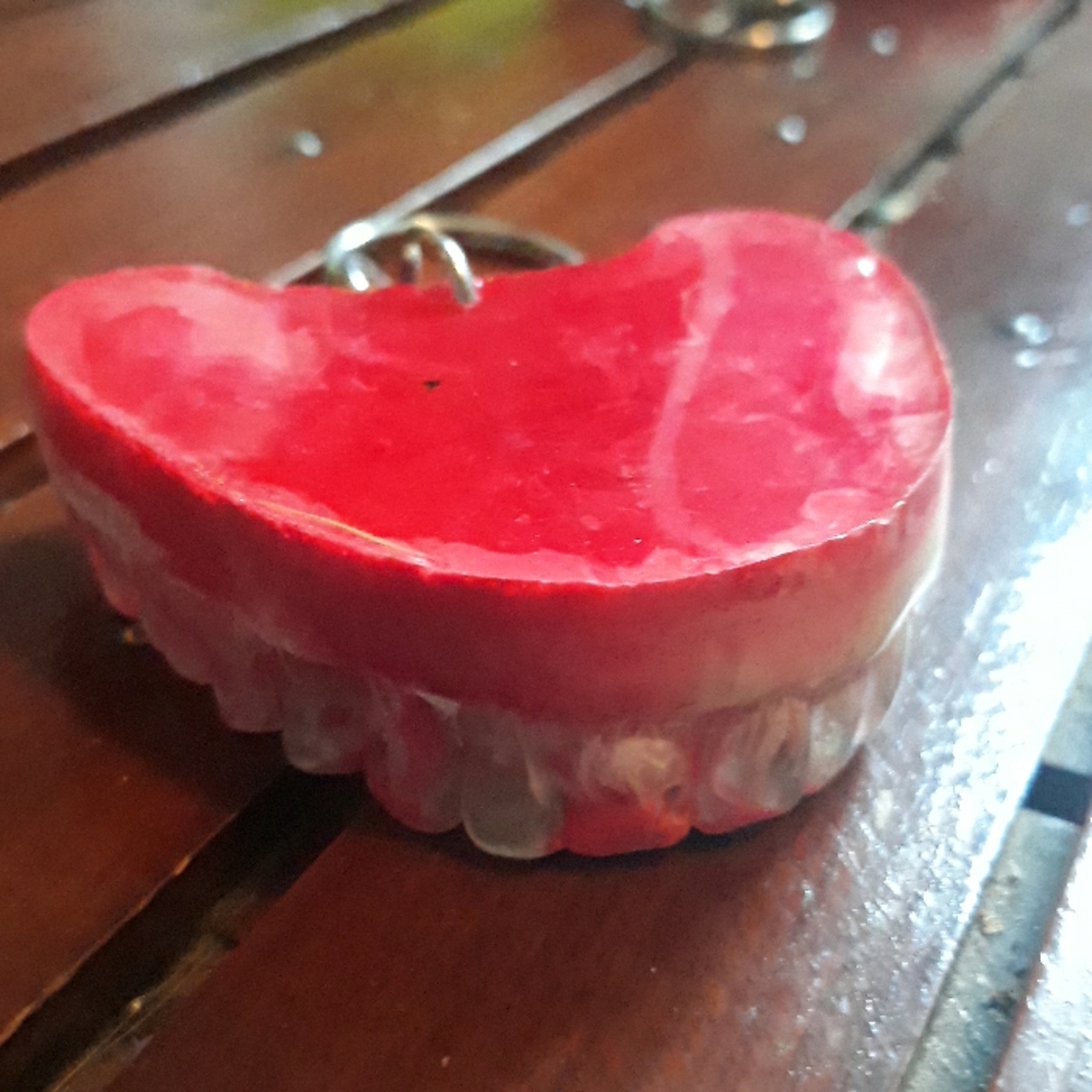 Tooth keychain - Picture 2 of 4